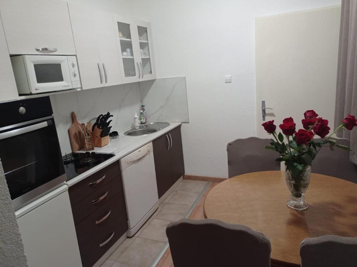 Appartement Apartman Lili à Livno Extérieur photo
